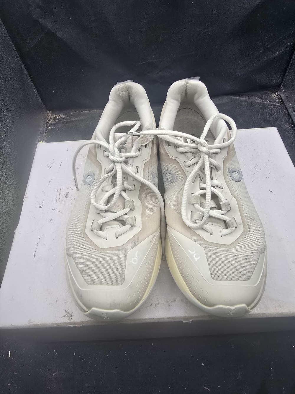 Women's Athletic Running Shoes - White/Cream